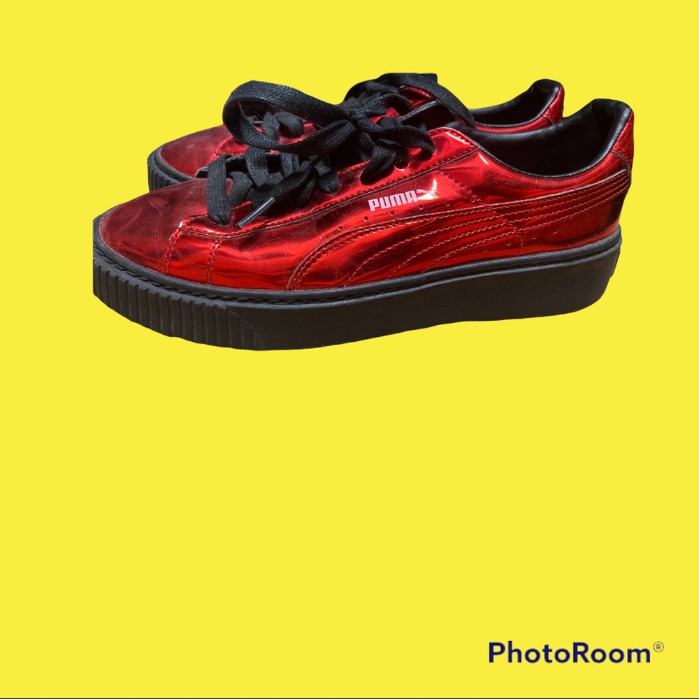 Size 9 Puma basket platform, metallic sneakers
